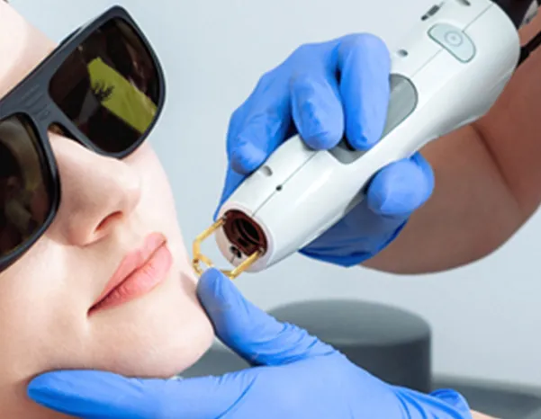 ジェントルマックスプロ・プラスのロングパルスヤグレーザーによる、肌のリフトアップ若返り施術を行っています。